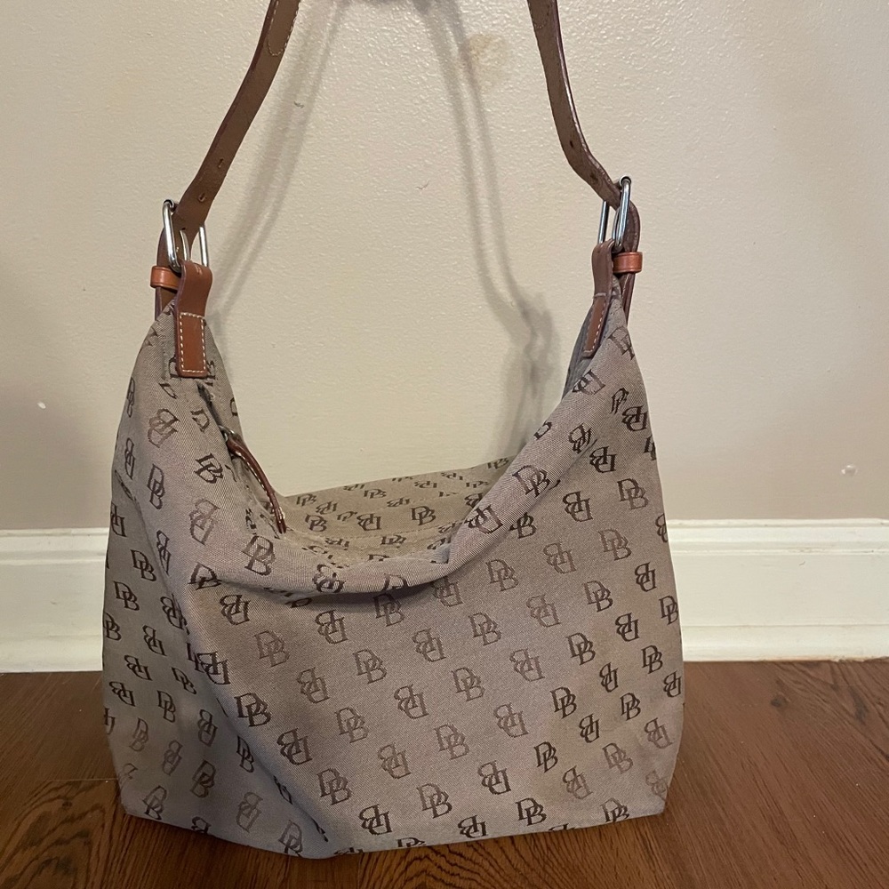 Dooney & Bourke Medium Handbag
